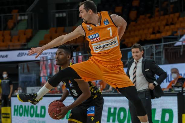 而王艺迪则 而王艺迪则