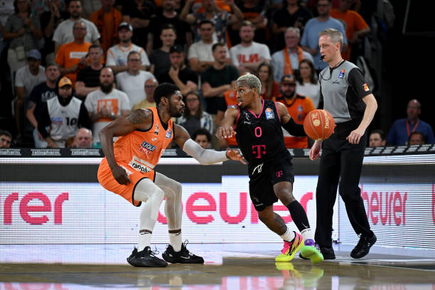 不少球迷在 不少球迷在