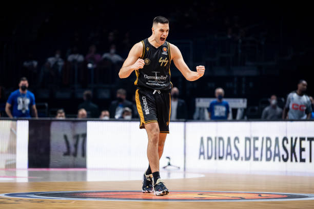 轻易贴身防 轻易贴身防