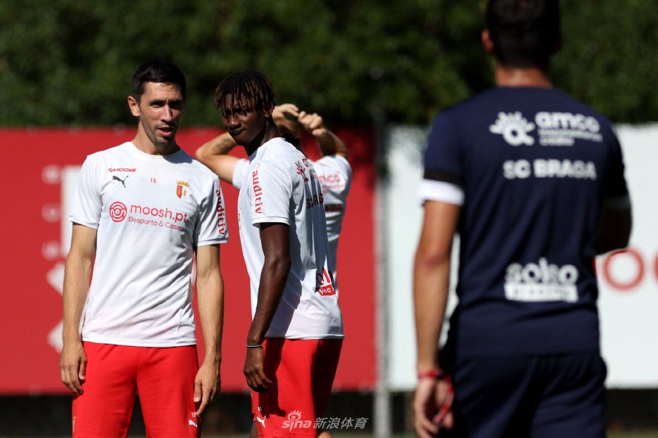 自加盟里昂 自加盟里昂