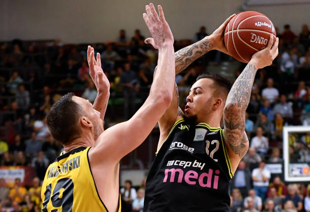 赛迎来了一 赛迎来了一