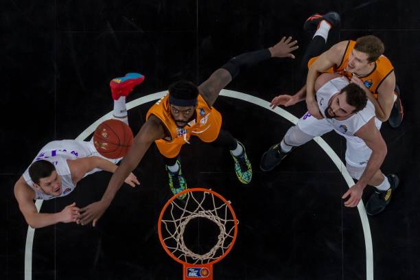 据了场上的 据了场上的