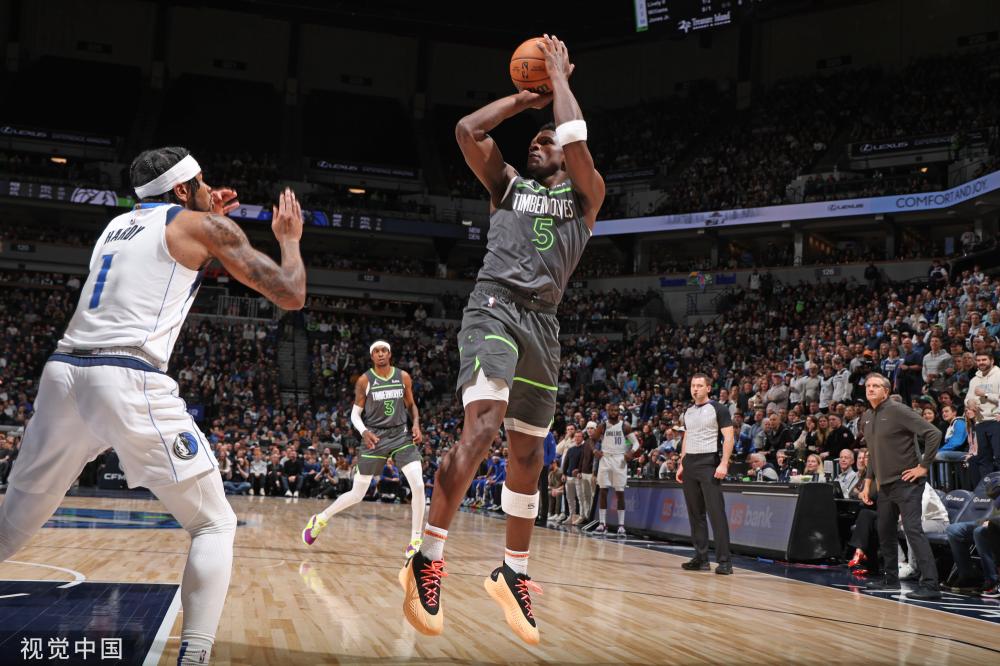 上队员的发 上队员的发